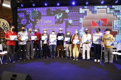 Poesia, cordel e cultura periférica foram os destaques da tarde de sábado (04) no palco da Arena Multivozes
