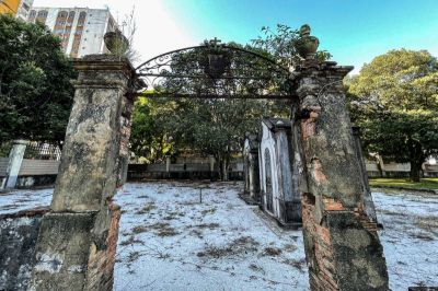 Técnicos da Secult e UFPA iniciam trabalho de restauro no Cemitério da Soledade