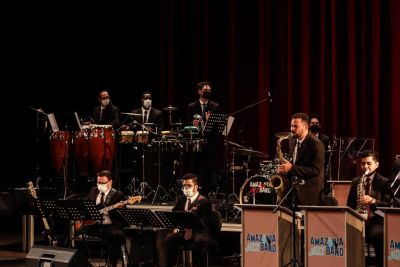 Amazônia Jazz Band encerra a Quermesse Mariana com apresentação do Cartaz do Círio 2022