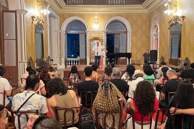 3º Sarau Chuva de Poesia homenageia o escritor Alonso Rocha no Theatro da Paz