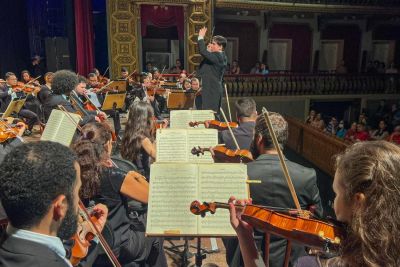 Sinfônica do Theatro da Paz interpreta Beethoven em concerto com grande público