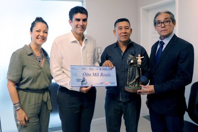 Governador entrega premiação ao vencedor do concurso 'São Benedito de Arte Popular'