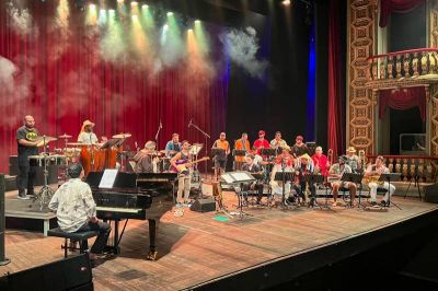 Amazônia Jazz Band leva público em uma viagem musical do Frevo ao Samba em noite de celebração no Theatro da Paz